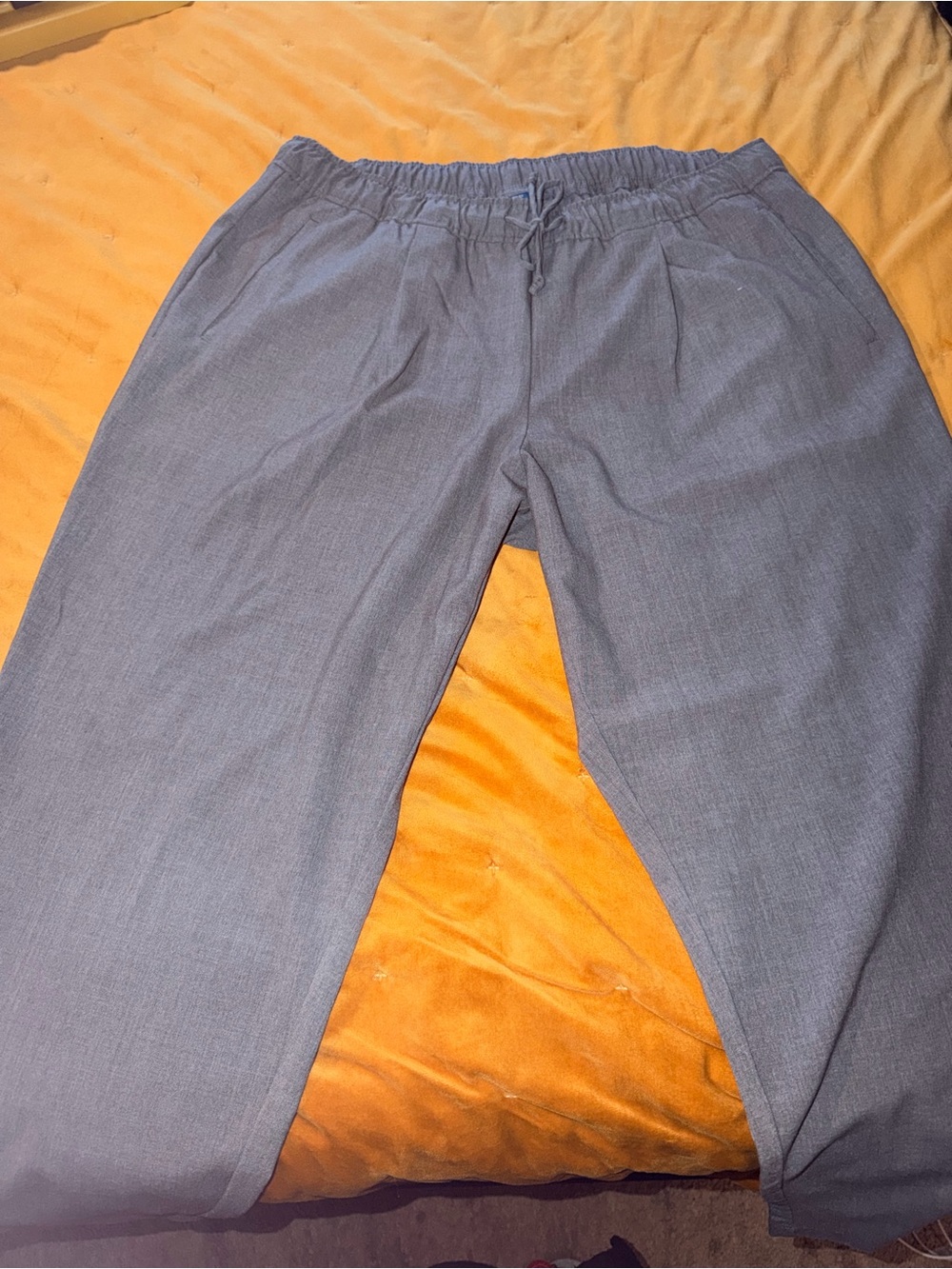 Old Navy Straight-Leg Women's Pants in Gray